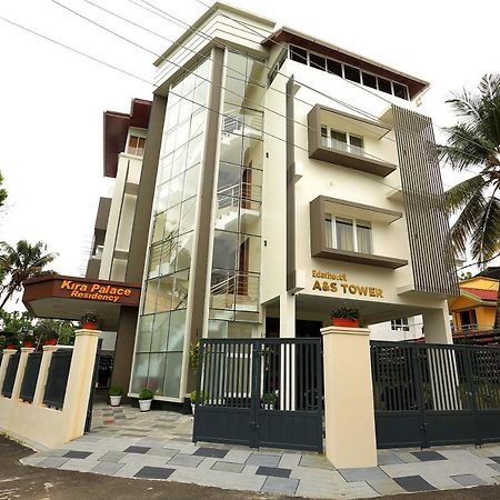 Kira Palace Residency Hotel Ernakulam Exterior foto