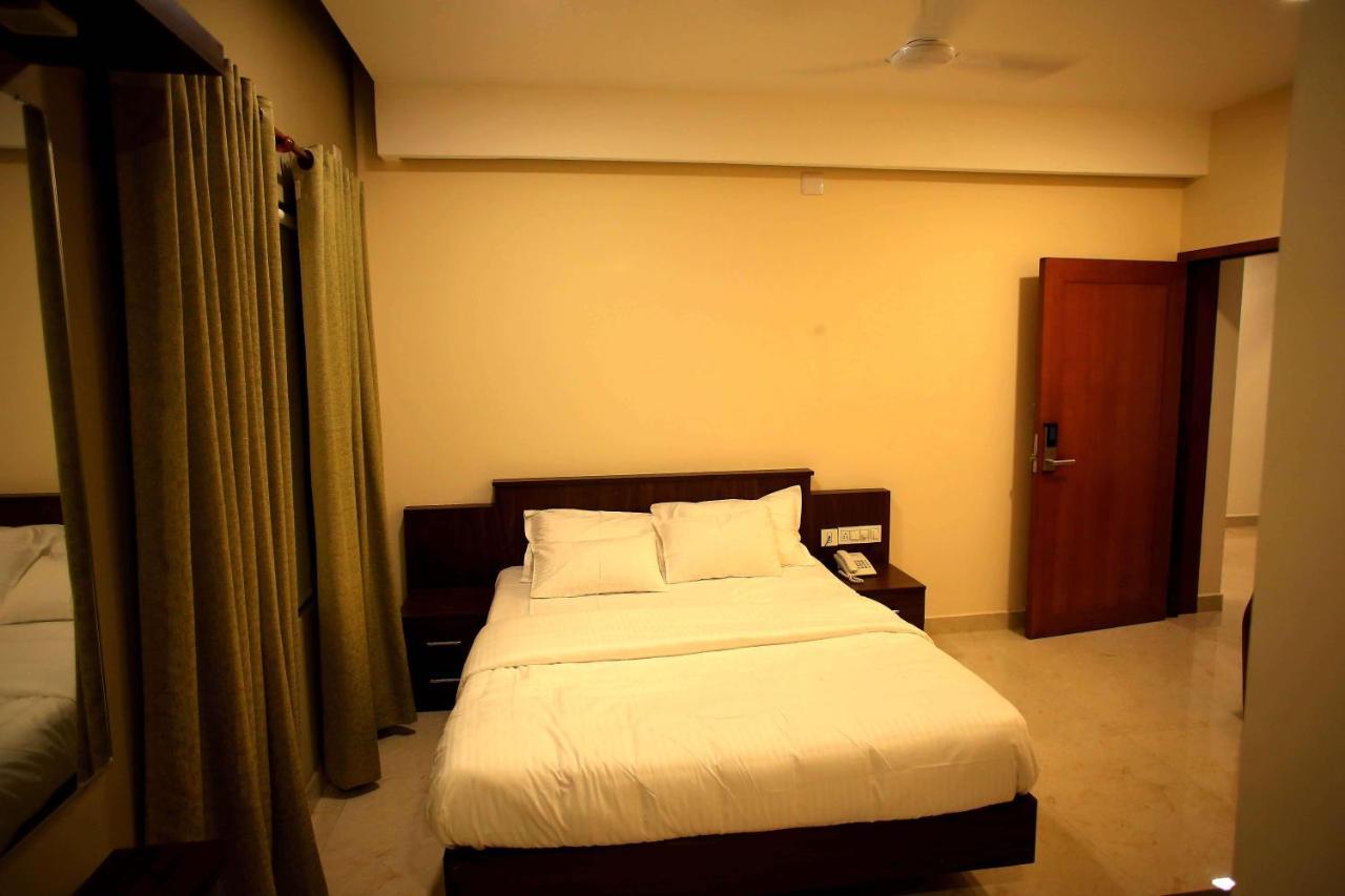 Kira Palace Residency Hotel Ernakulam Exterior foto