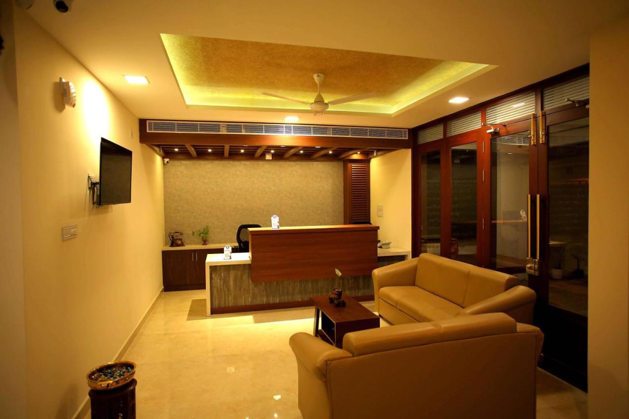 Kira Palace Residency Hotel Ernakulam Exterior foto