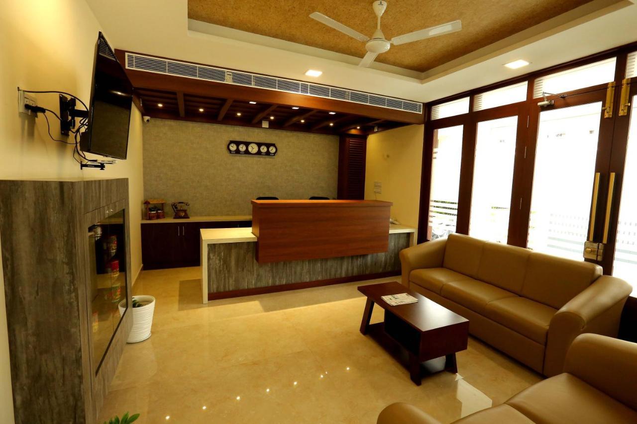 Kira Palace Residency Hotel Ernakulam Exterior foto