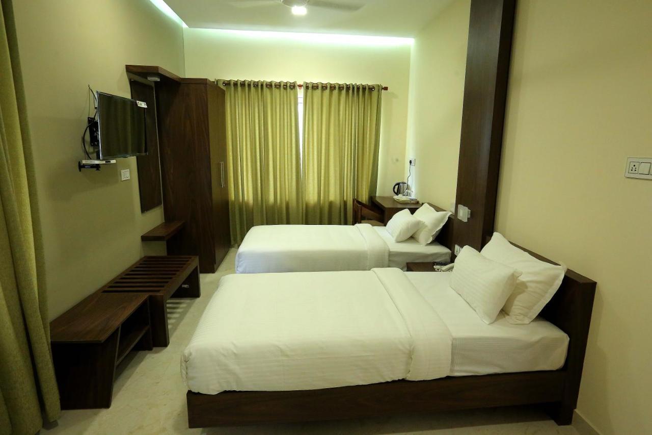 Kira Palace Residency Hotel Ernakulam Exterior foto